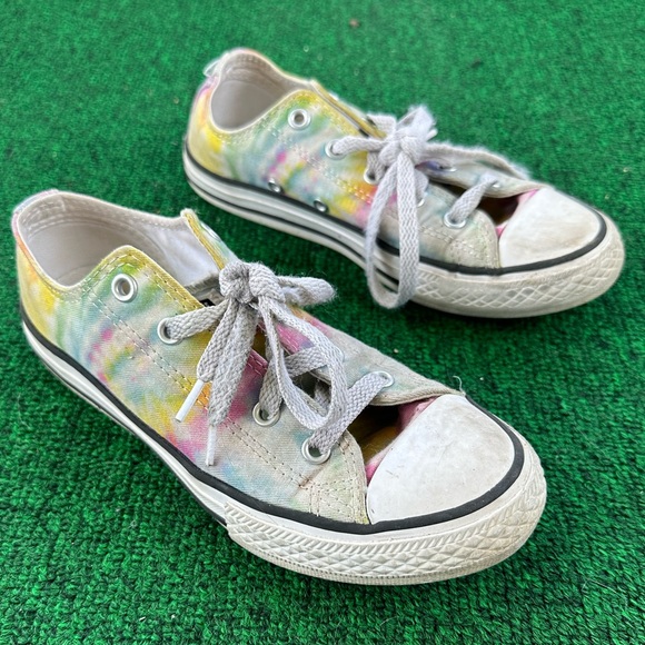 Converse All Star Little Girl Size 2 Tie Dye Low Top Sneakers - Picture 1 of 9